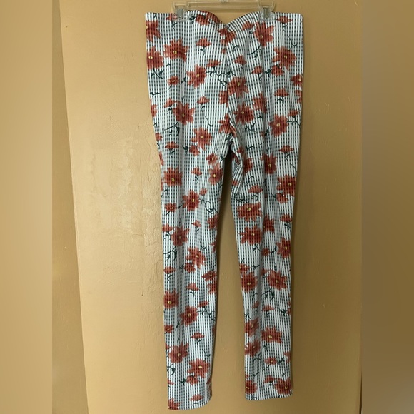 Nanette Lepore large pull on print leggings. - Picture 2 of 6